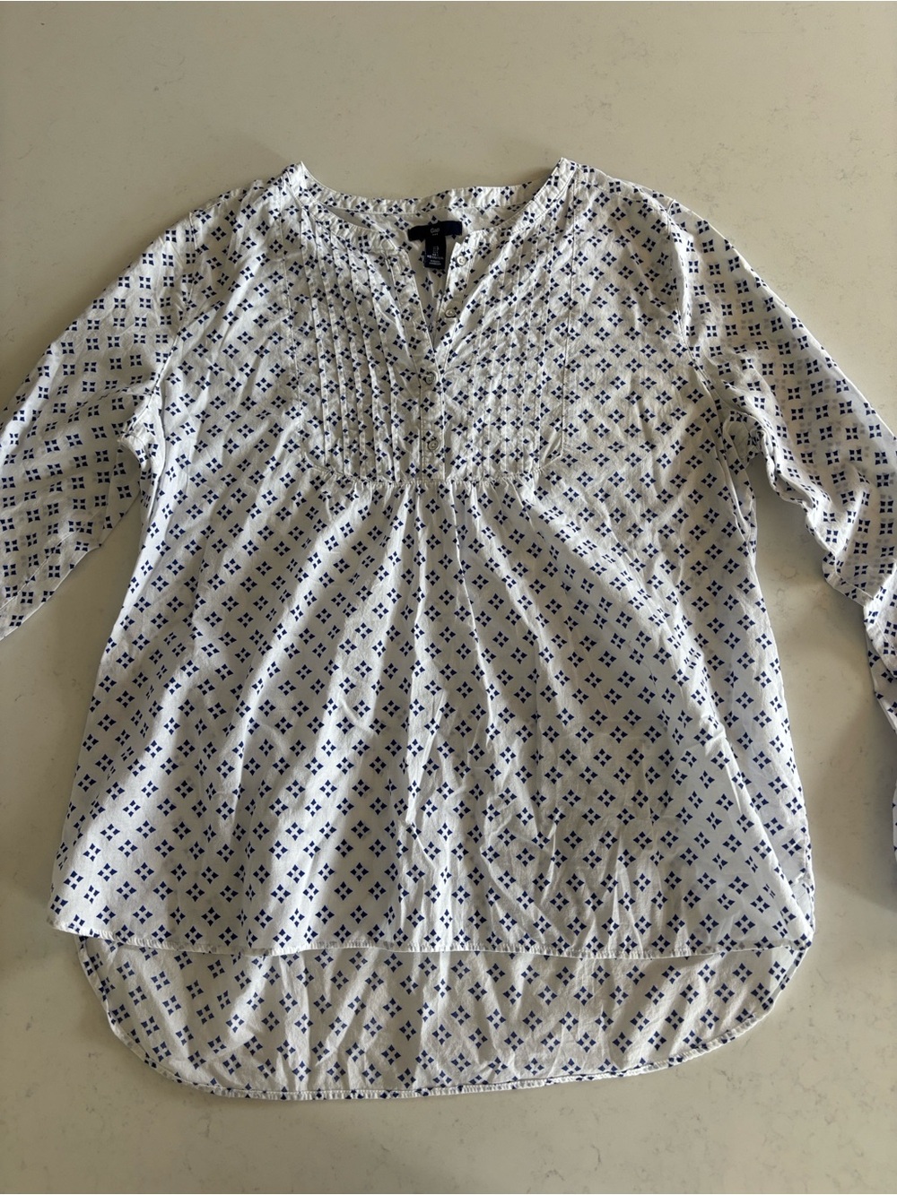 Gap Women's White and Navy Patterned Pintuck Tunic Top